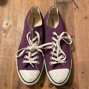 Converse low top sneaker